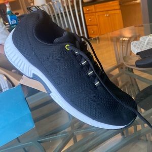 Athletic women shoes. OrthoFeet company. New, size 11WW